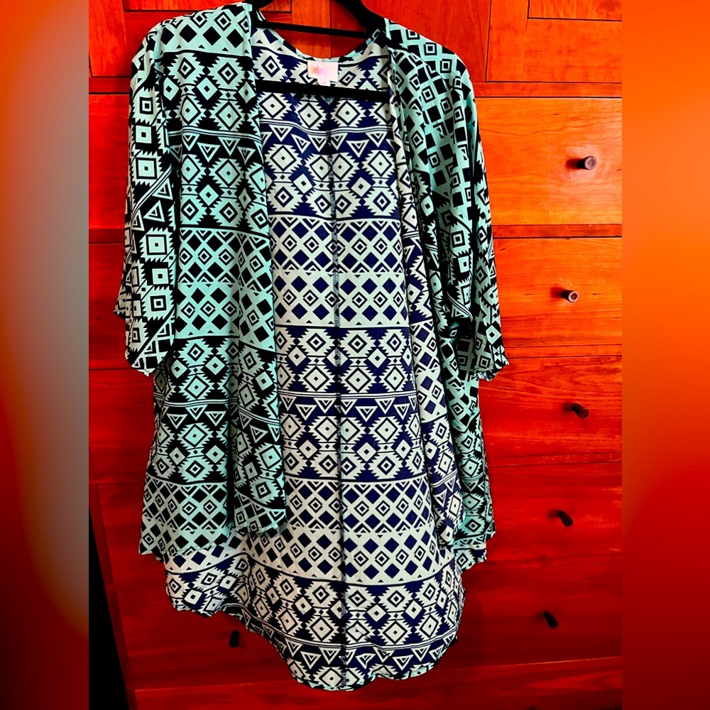 LulaRoe Lindsay Kimono Size Medium
